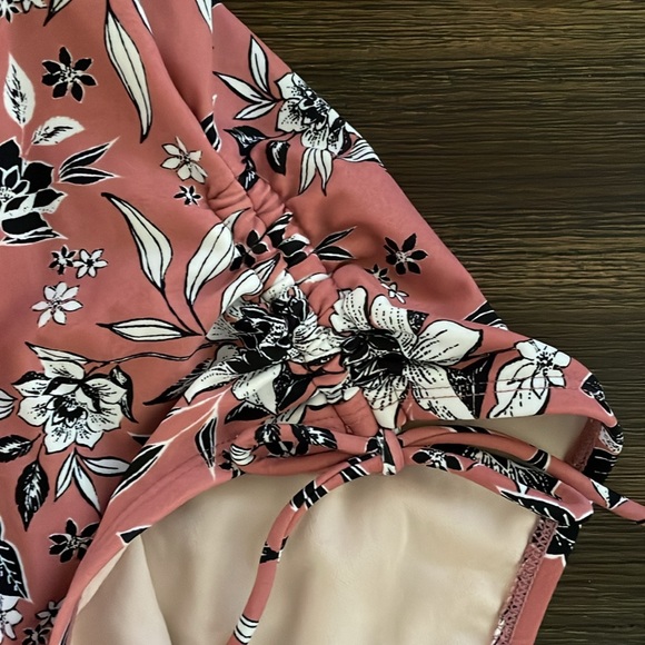 Kona Sol Pink Floral Medium Coverage One Piece Swimsuit Medium NWT - Picture 4 of 7